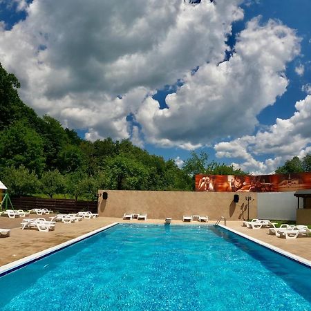 Casa Cartianu Hotel Targu Jiu Bagian luar foto