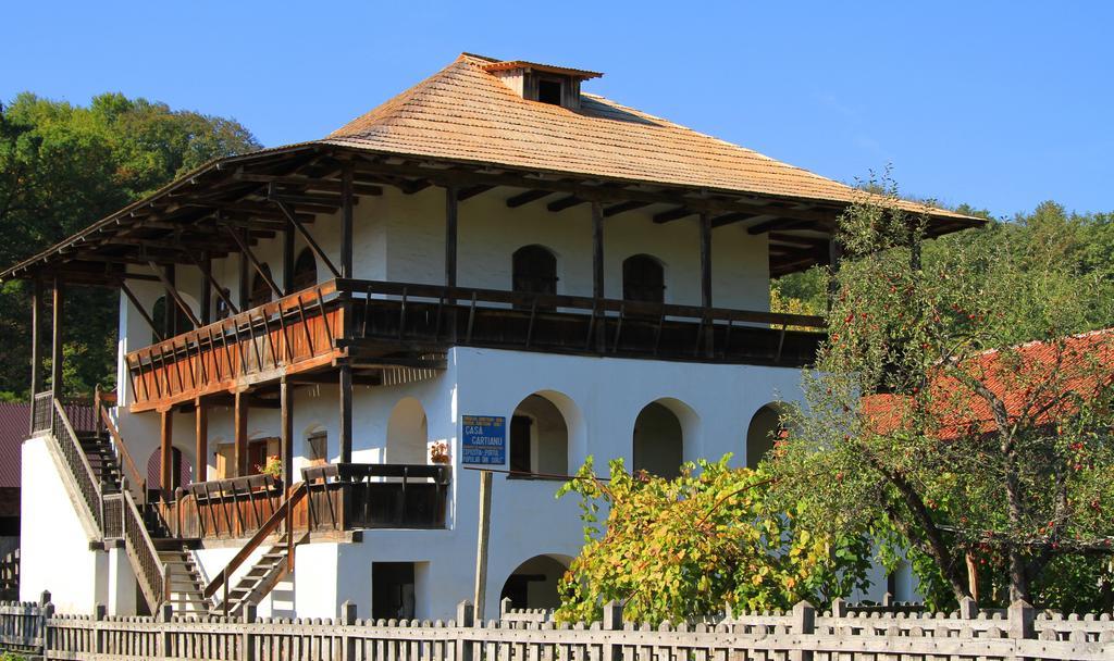 Casa Cartianu Hotel Targu Jiu Bagian luar foto