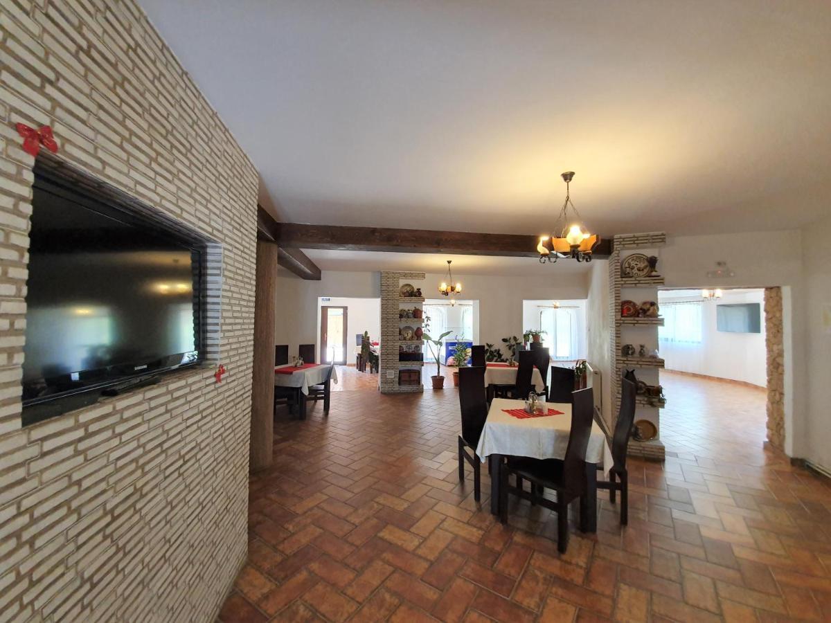 Casa Cartianu Hotel Targu Jiu Bagian luar foto
